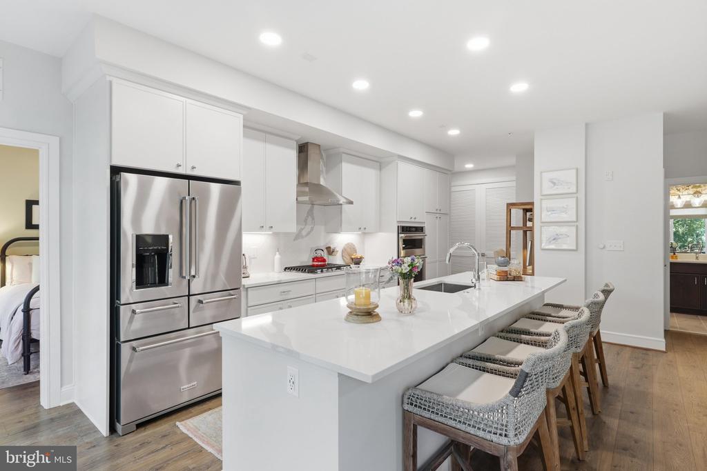625 SLATERS LANE Unit: G-03