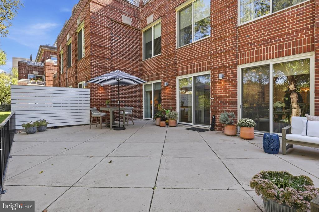 625 SLATERS LANE Unit: G-03