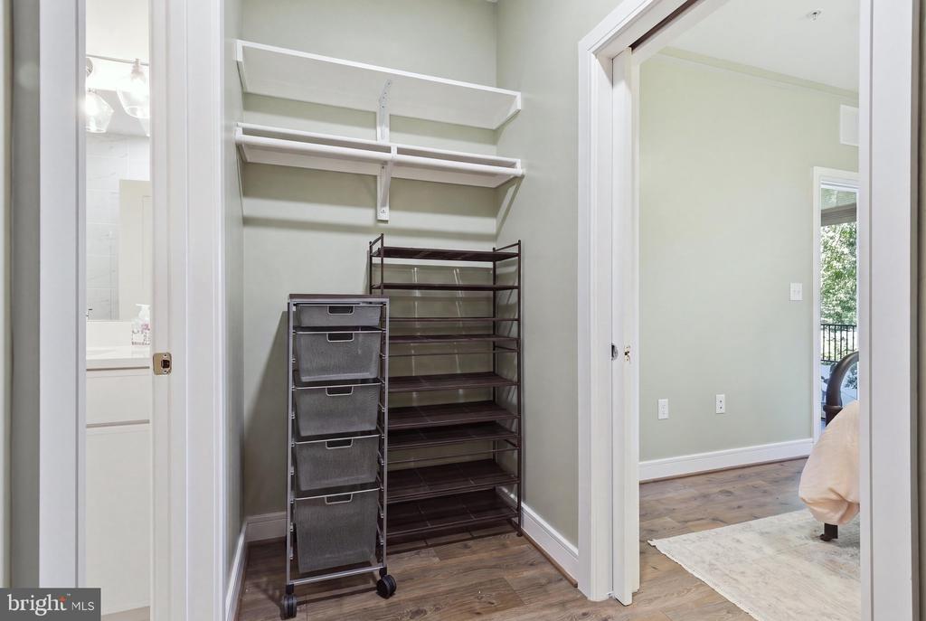 625 SLATERS LANE Unit: G-03