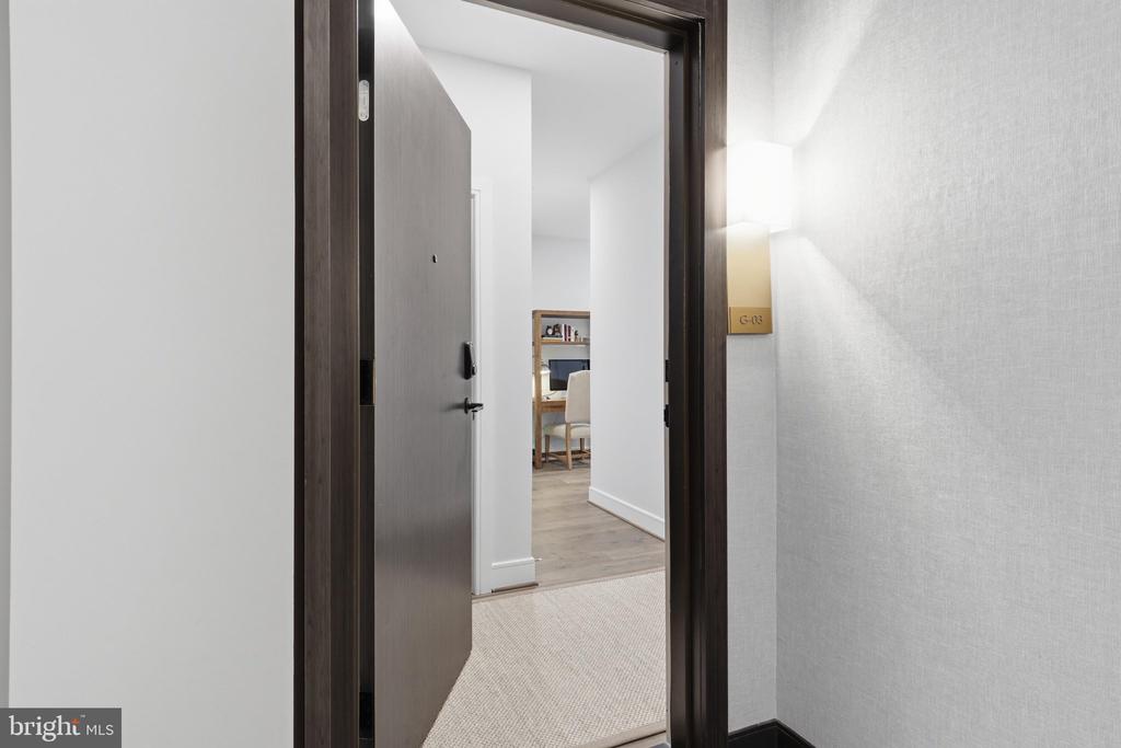625 SLATERS LANE Unit: G-03