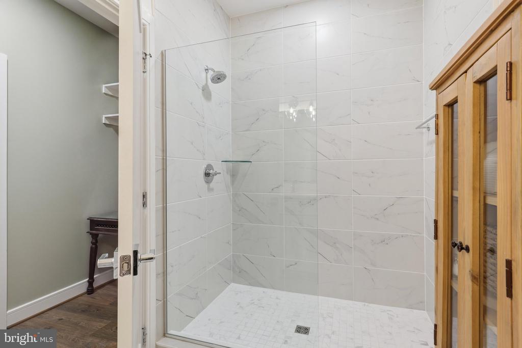 625 SLATERS LANE Unit: G-03