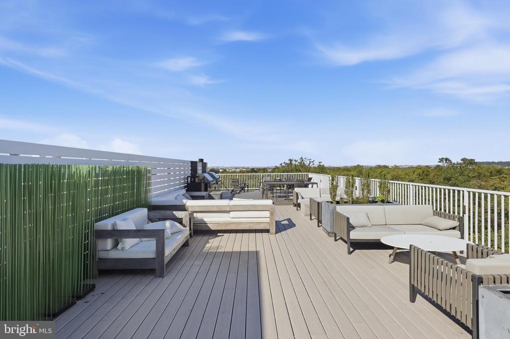 625 SLATERS LANE Unit: G-03