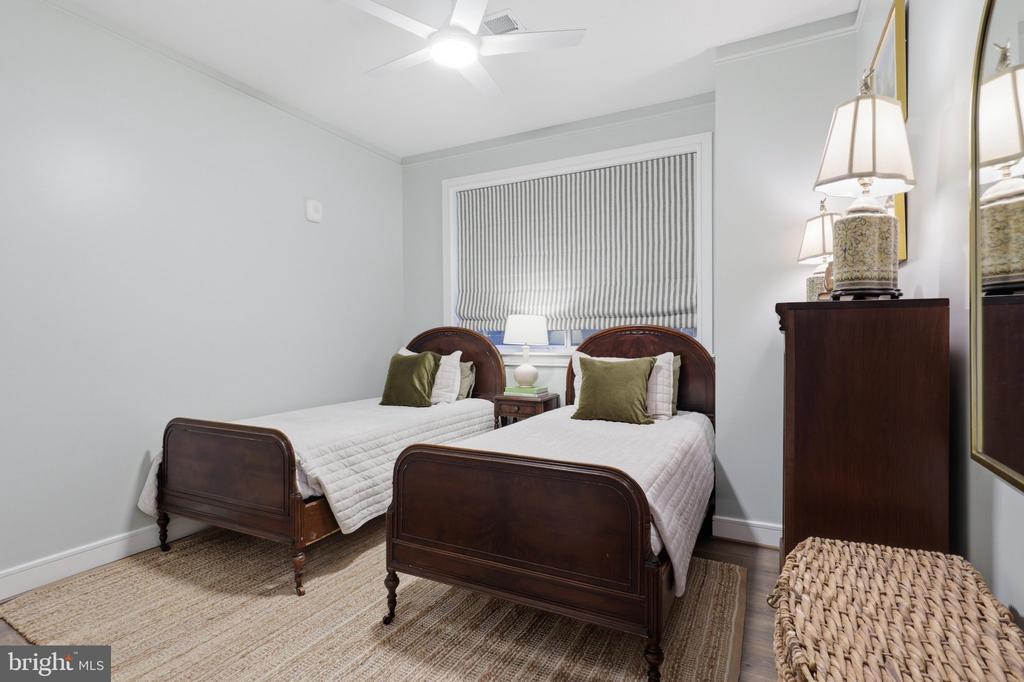 625 SLATERS LANE Unit: G-03
