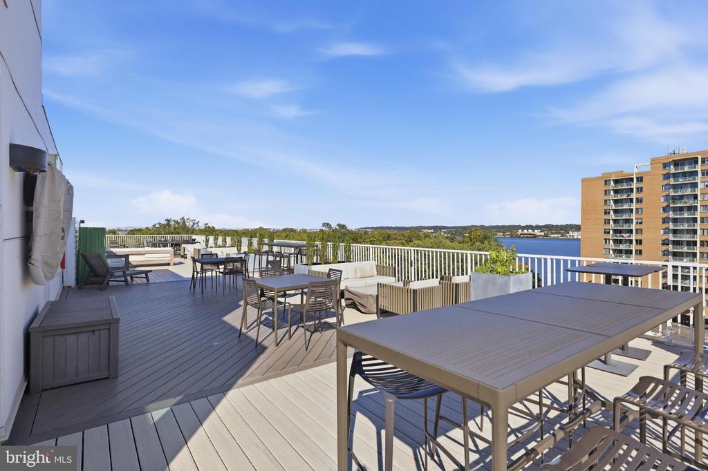 625 SLATERS LANE Unit: G-03