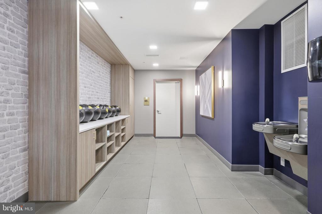 625 SLATERS LANE Unit: G-03