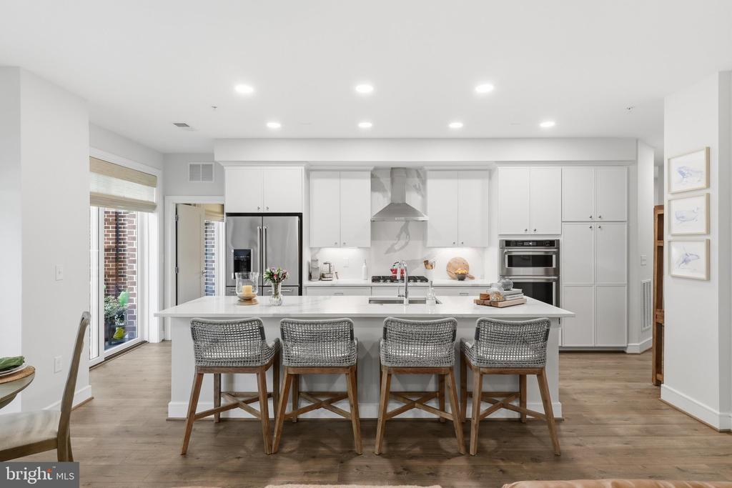 625 SLATERS LANE Unit: G-03