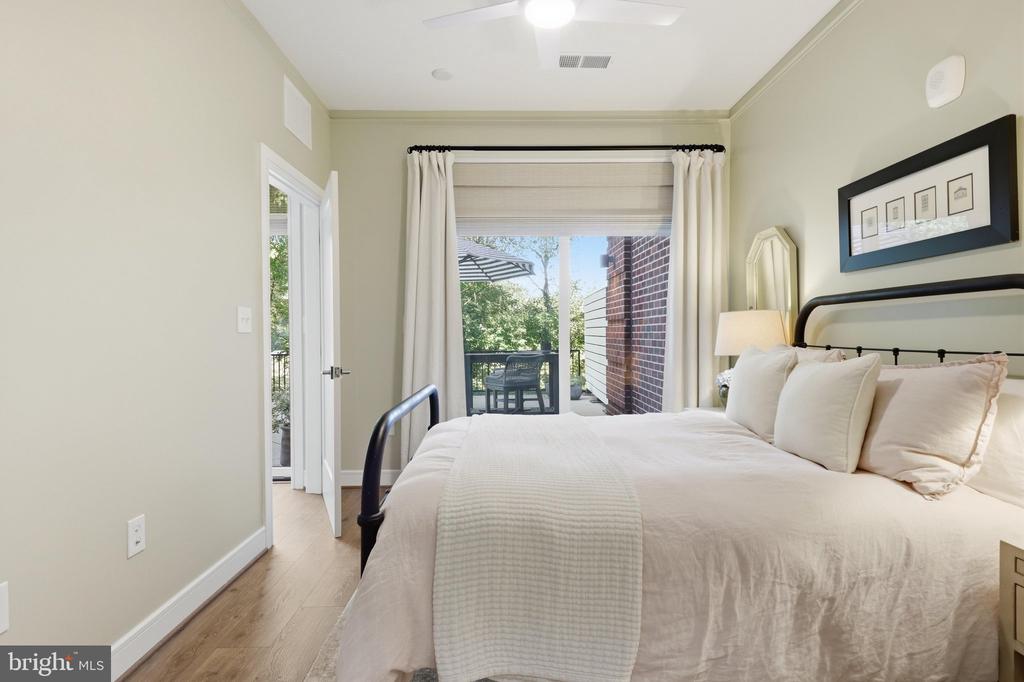 625 SLATERS LANE Unit: G-03