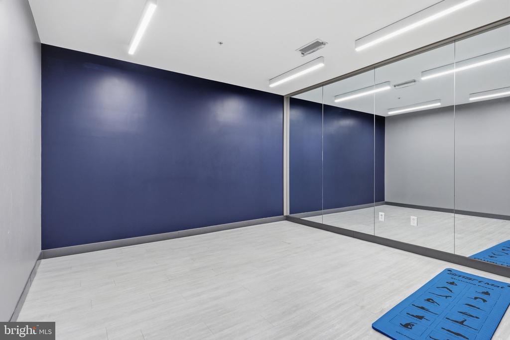 625 SLATERS LANE Unit: G-03
