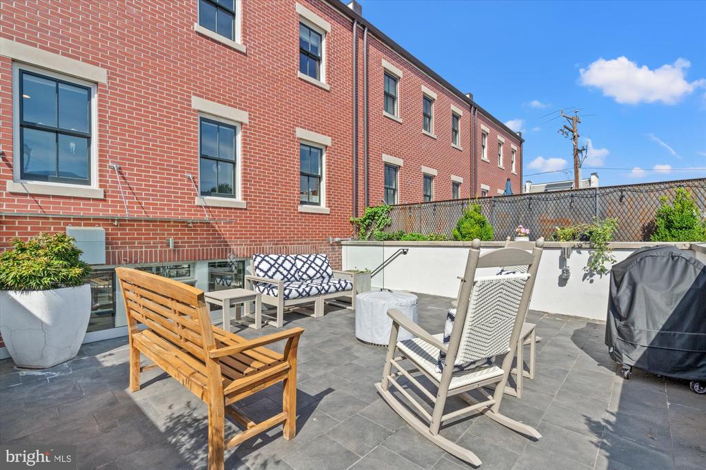 321 N COLUMBUS STREET