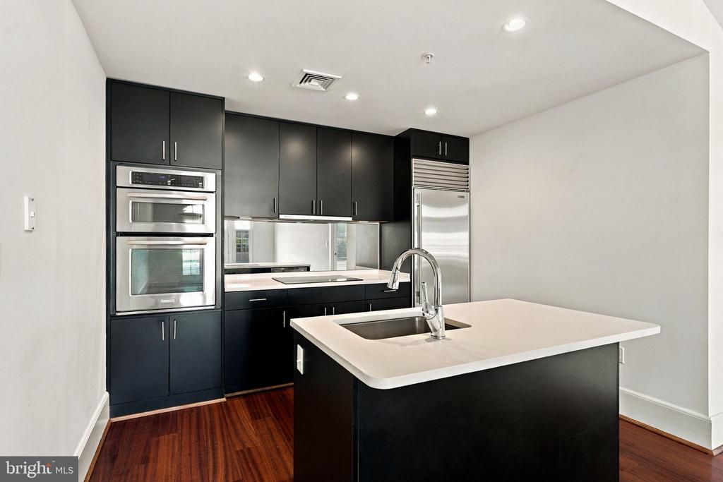 910 POWHATAN STREET Unit: 306N