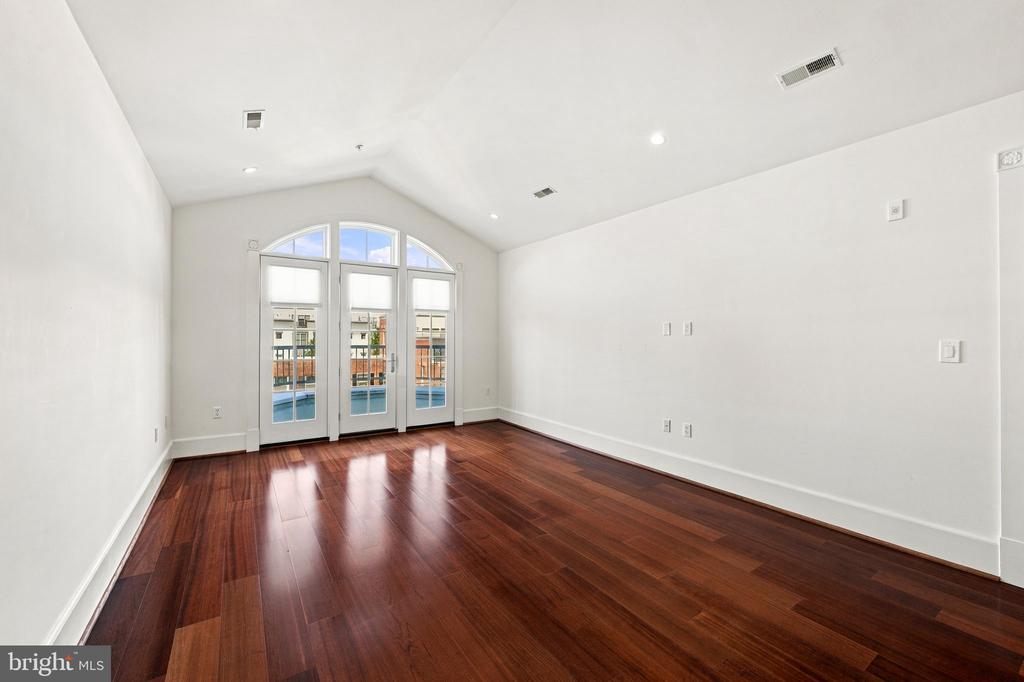910 POWHATAN STREET Unit: 306N
