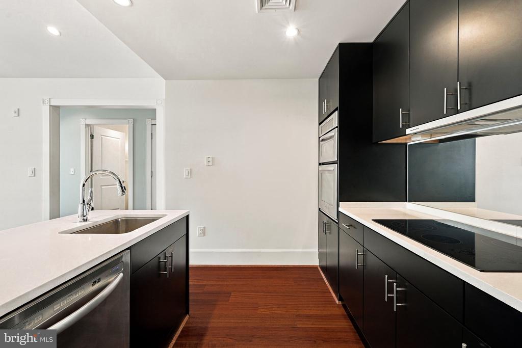 910 POWHATAN STREET Unit: 306N