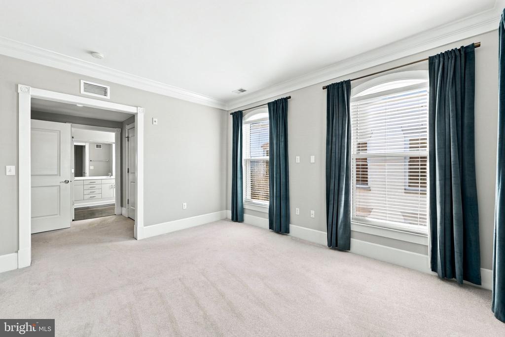 910 POWHATAN STREET Unit: 306N