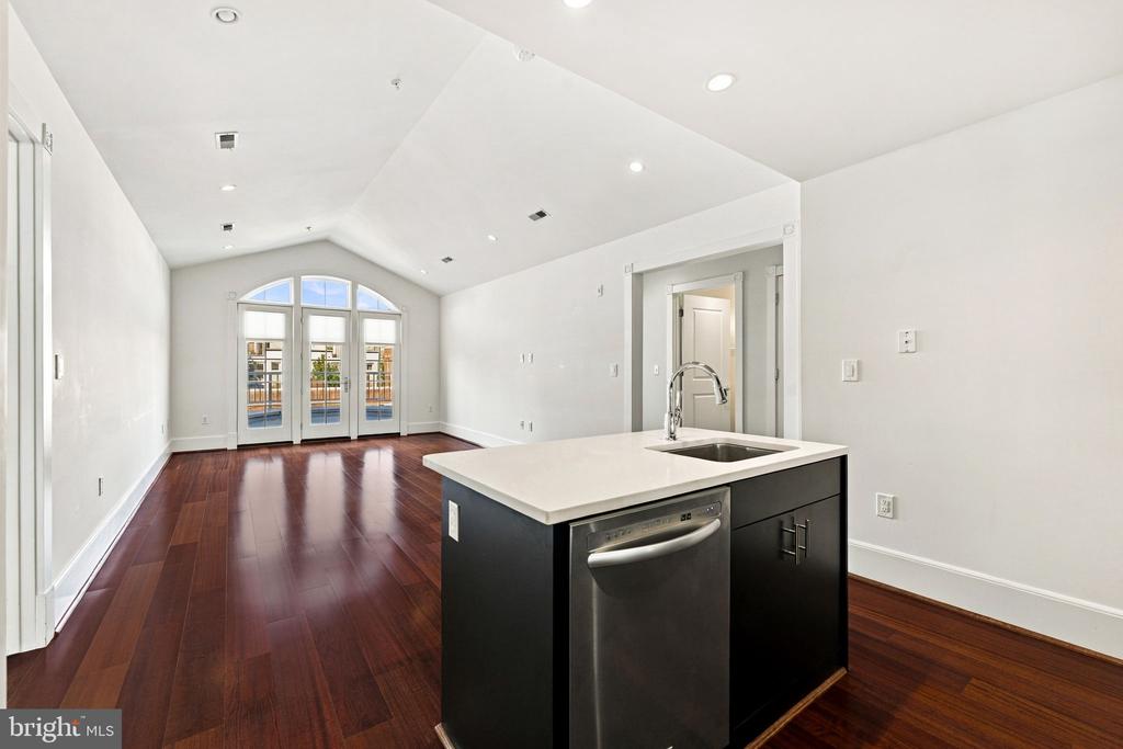 910 POWHATAN STREET Unit: 306N