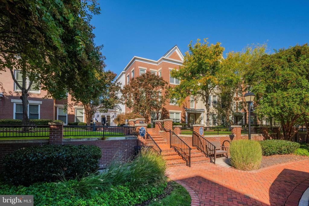 910 POWHATAN STREET Unit: 306N