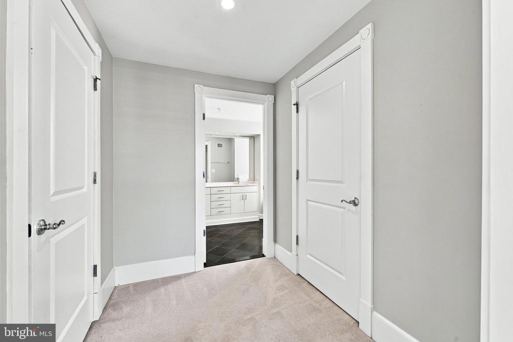 910 POWHATAN STREET Unit: 306N