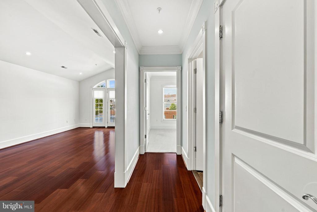 910 POWHATAN STREET Unit: 306N