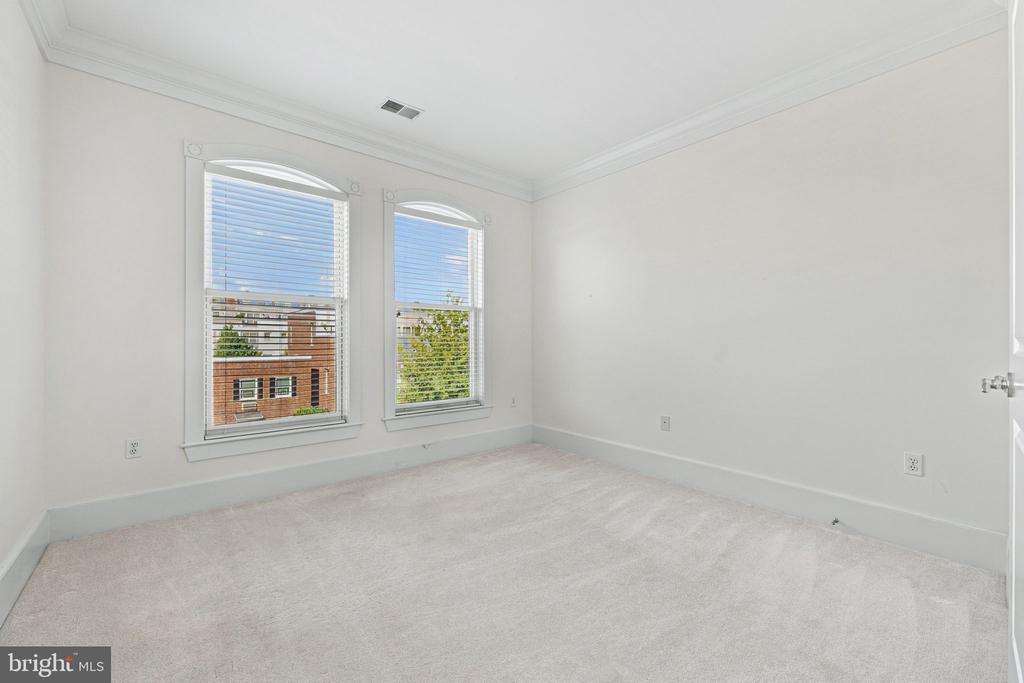 910 POWHATAN STREET Unit: 306N