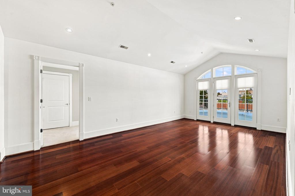 910 POWHATAN STREET Unit: 306N