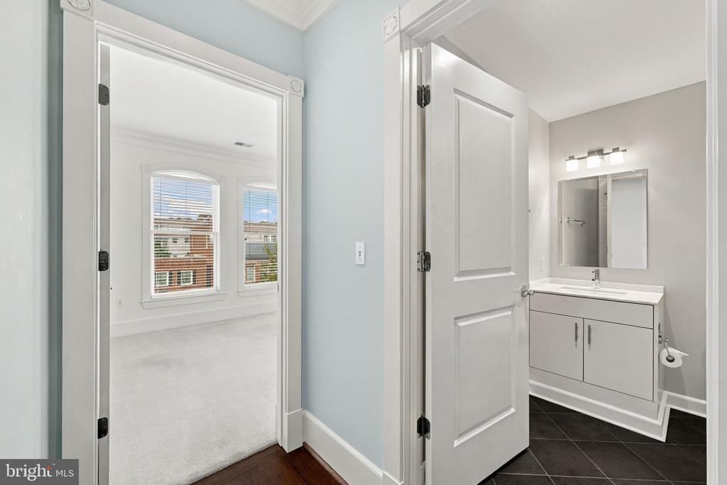 910 POWHATAN STREET Unit: 306N