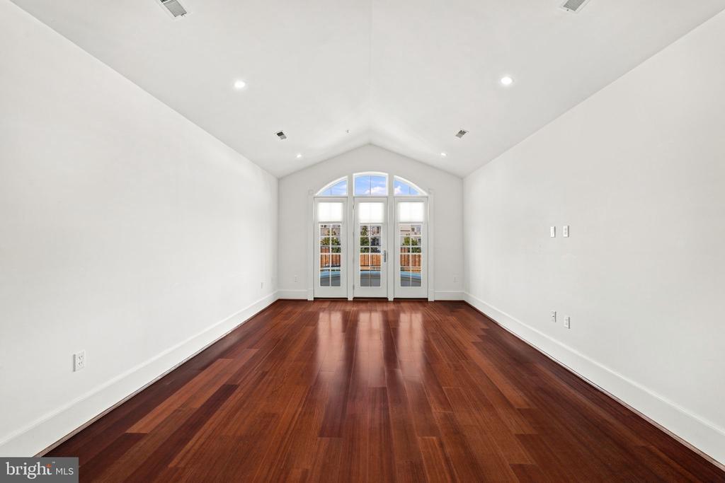 910 POWHATAN STREET Unit: 306N