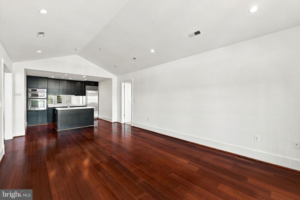 910 POWHATAN STREET Unit: 306N