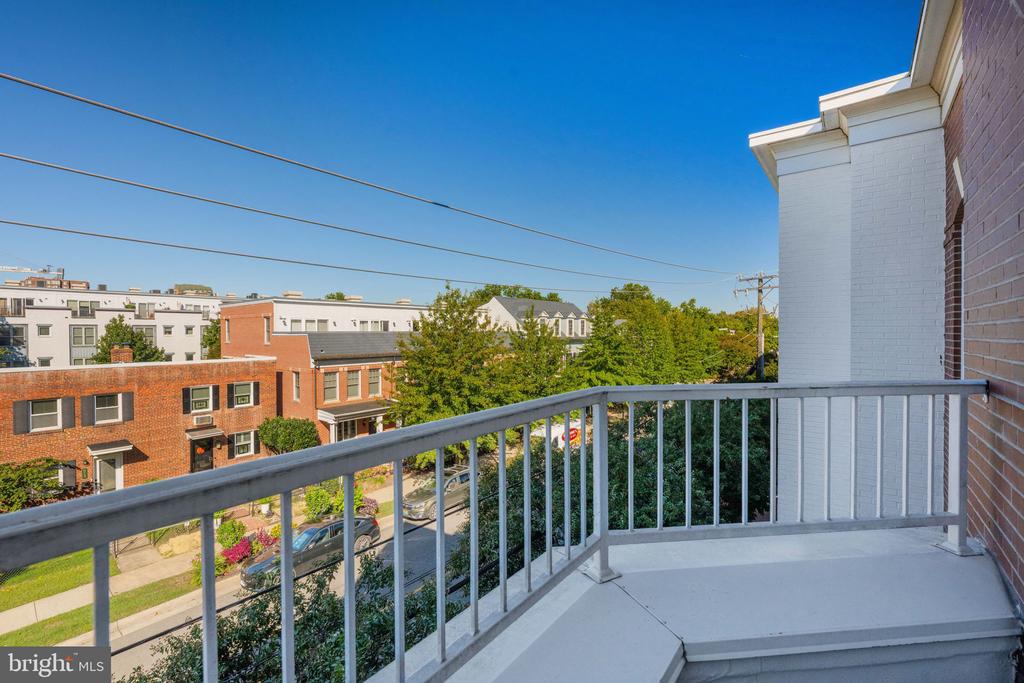910 POWHATAN STREET Unit: 306N