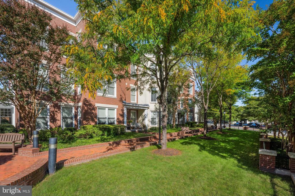 910 POWHATAN STREET Unit: 306N