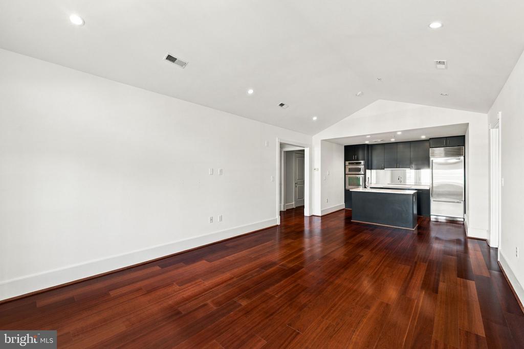 910 POWHATAN STREET Unit: 306N