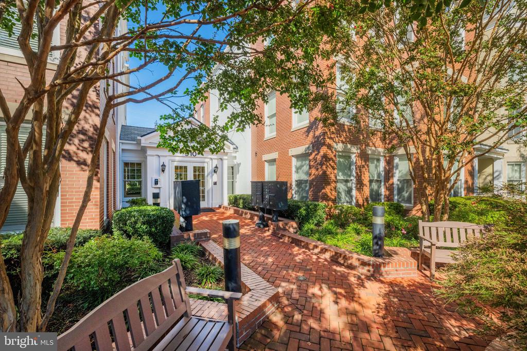 910 POWHATAN STREET Unit: 306N