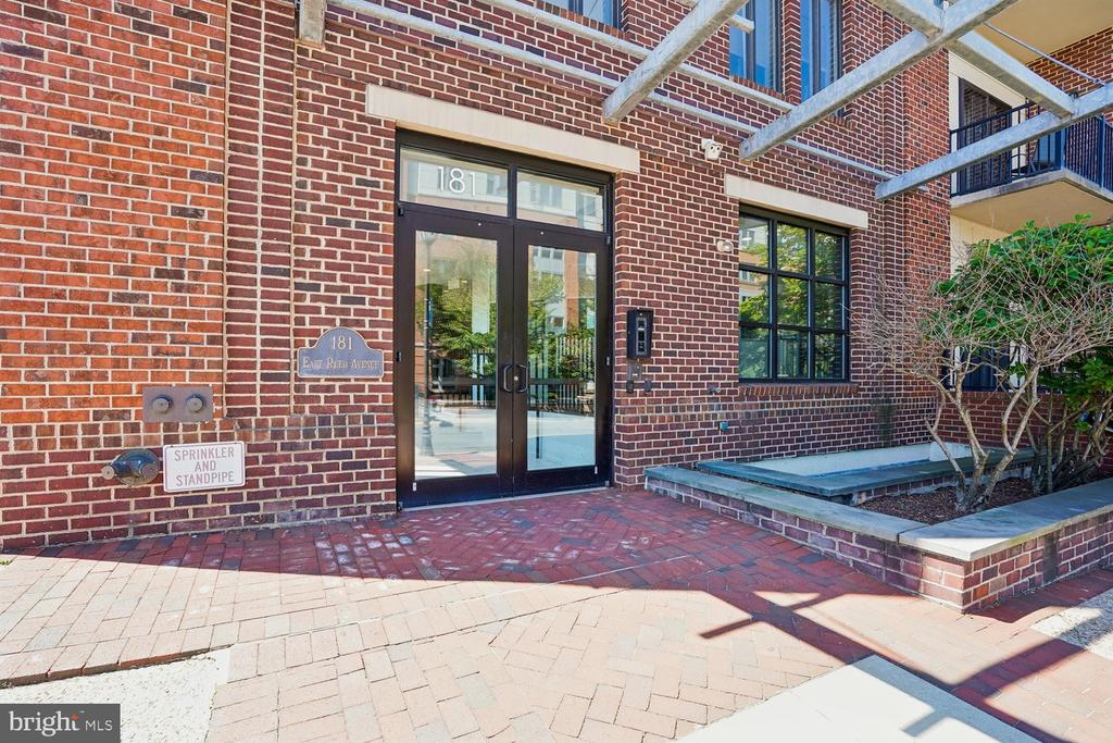 181 E REED AVENUE E Unit: 203