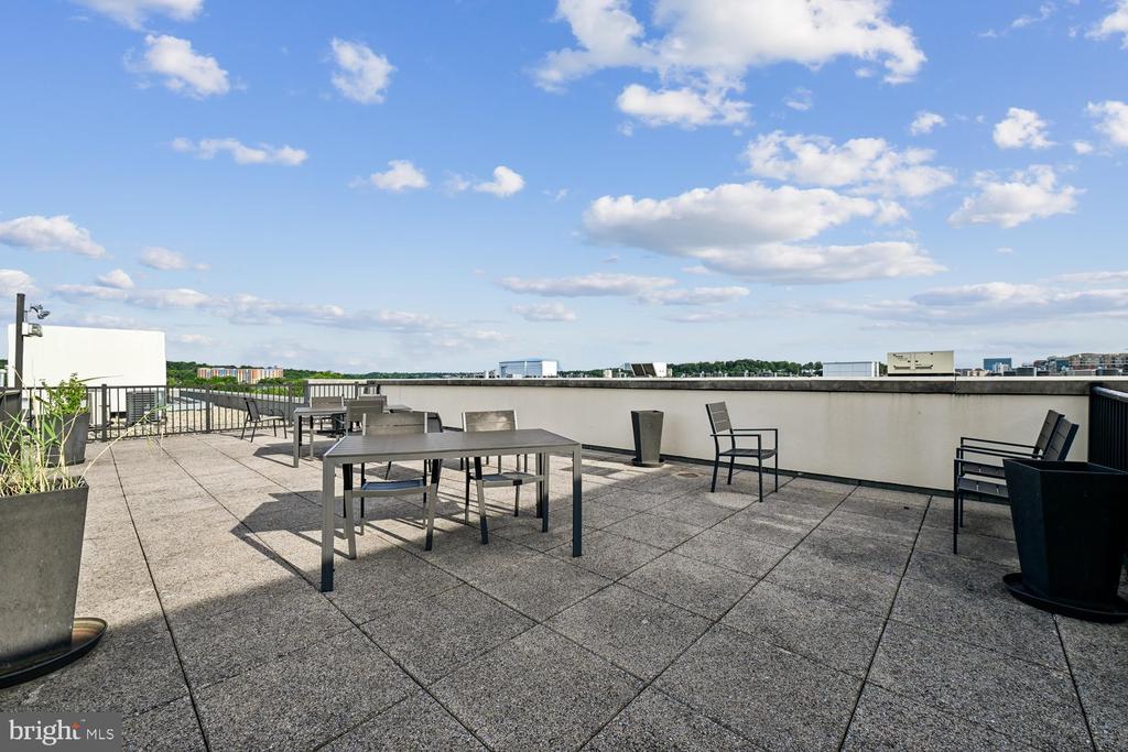 181 E REED AVENUE E Unit: 203