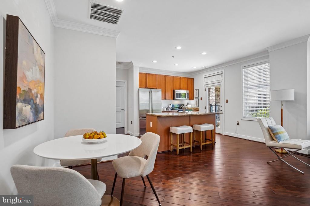 181 E REED AVENUE E Unit: 203