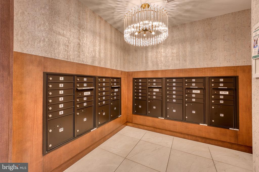 635 SLATERS LANE Unit: 405
