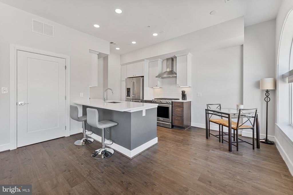 635 SLATERS LANE Unit: 405
