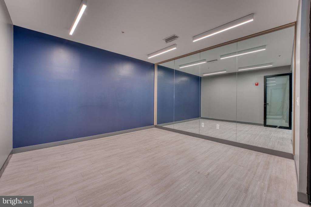 635 SLATERS LANE Unit: 405