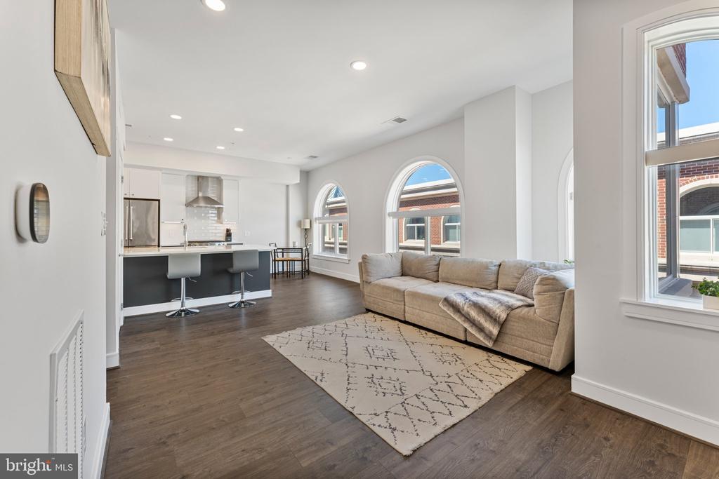 635 SLATERS LANE Unit: 405