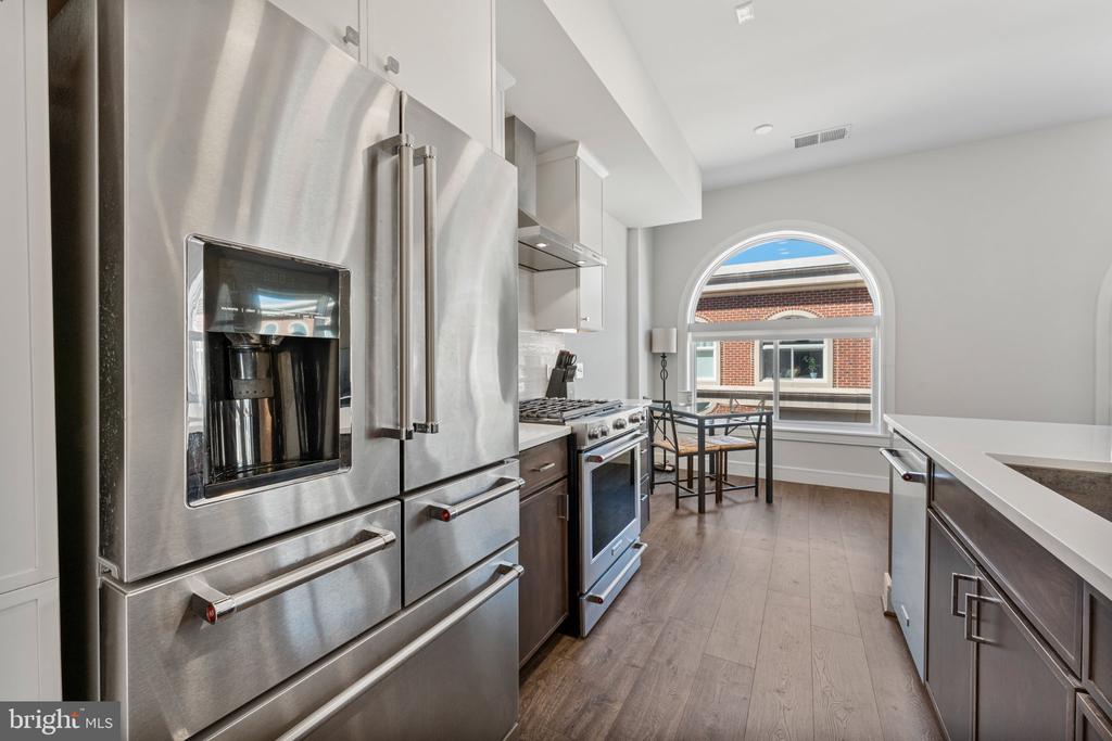 635 SLATERS LANE Unit: 405