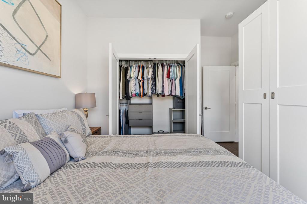 635 SLATERS LANE Unit: 405