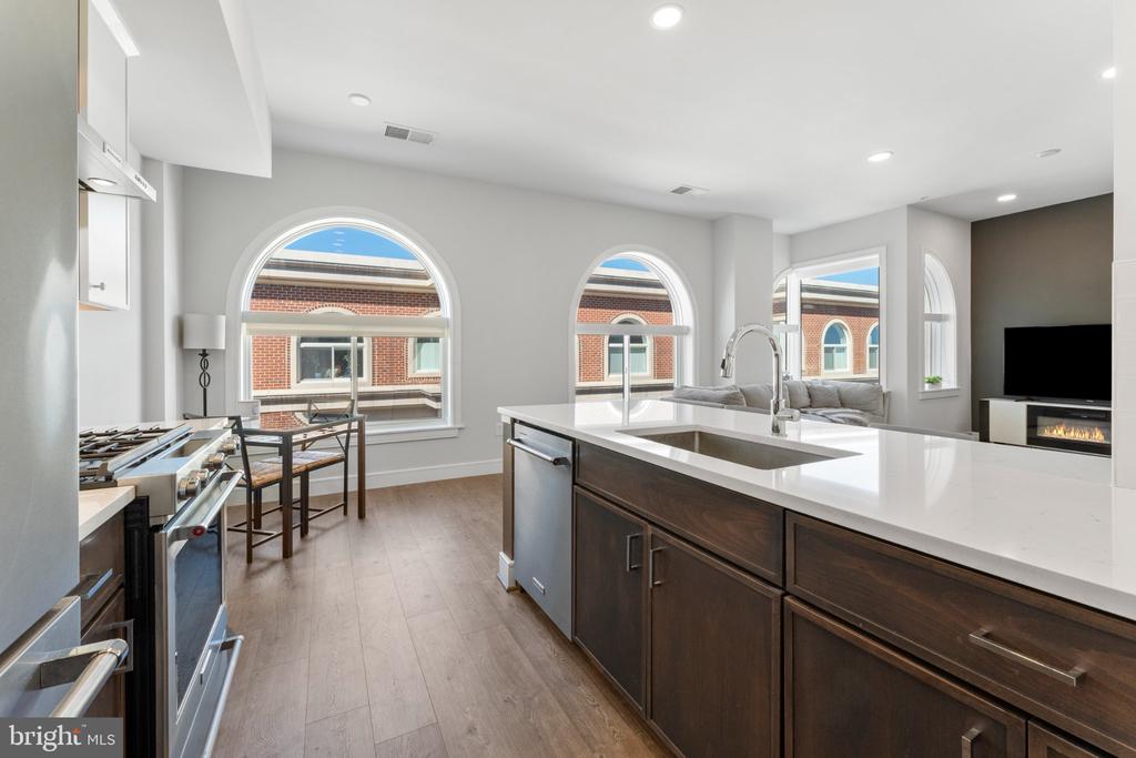 635 SLATERS LANE Unit: 405
