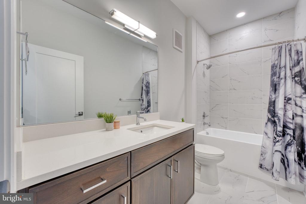 635 SLATERS LANE Unit: 405