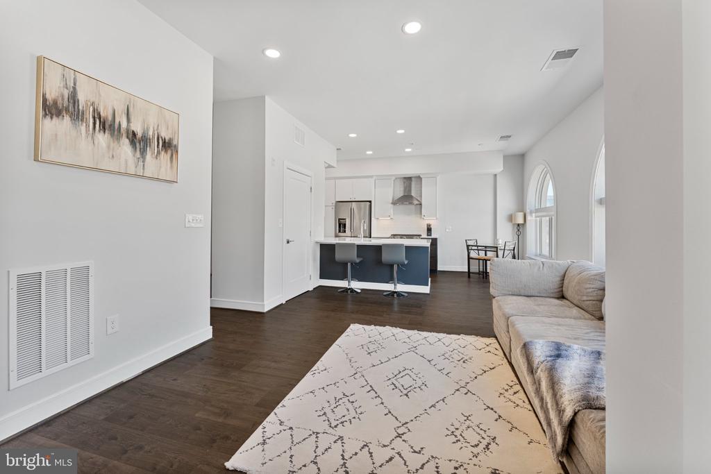 635 SLATERS LANE Unit: 405