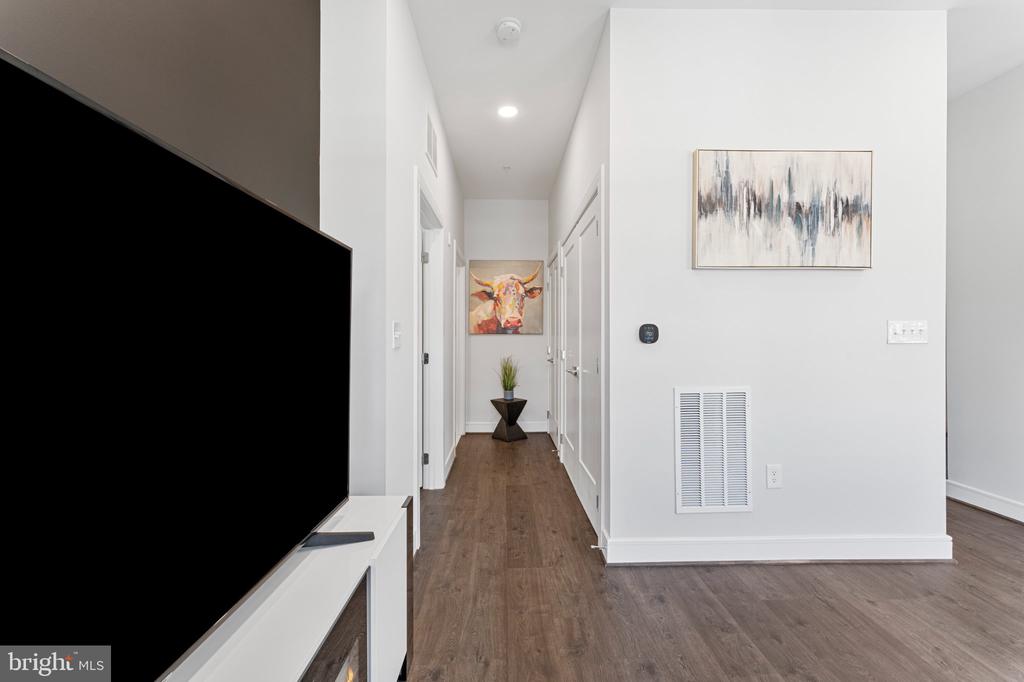 635 SLATERS LANE Unit: 405