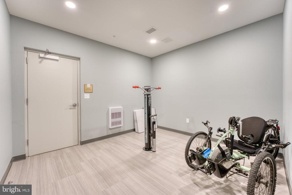 635 SLATERS LANE Unit: 405