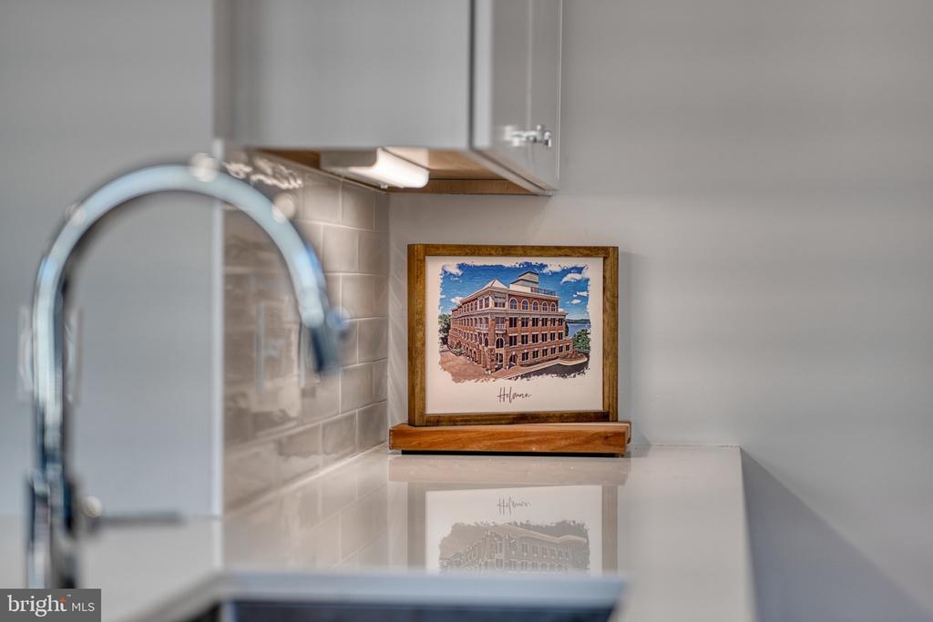 635 SLATERS LANE Unit: 405