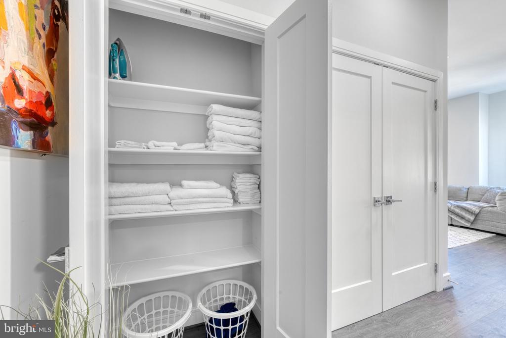 635 SLATERS LANE Unit: 405
