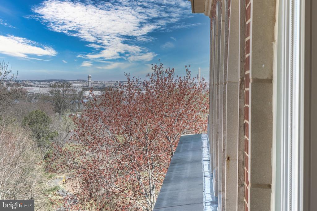 635 SLATERS LANE Unit: 405