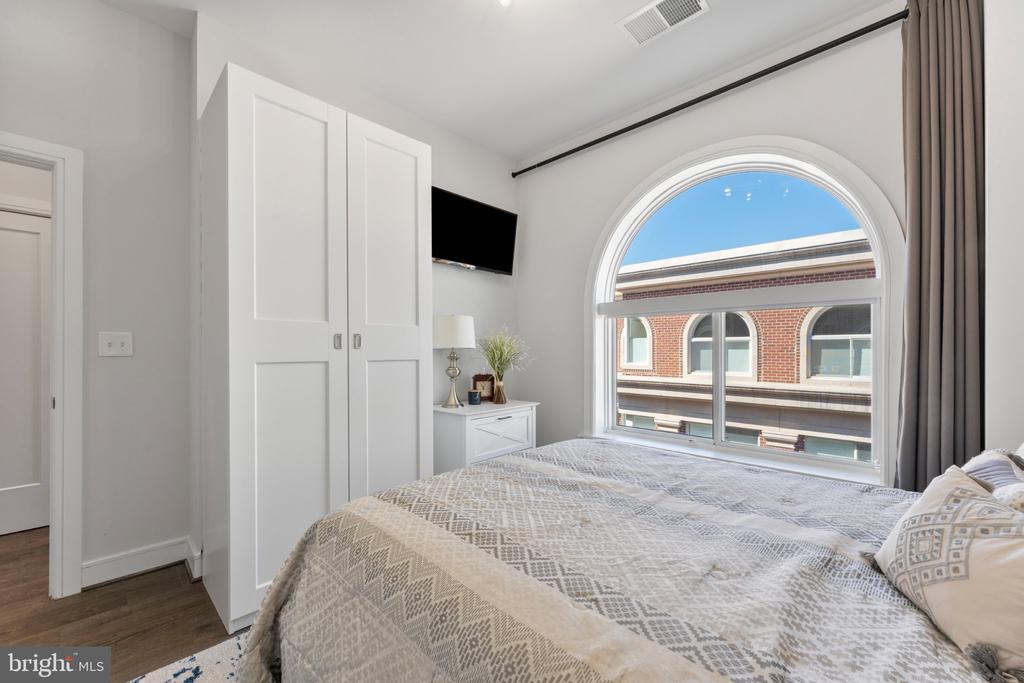 635 SLATERS LANE Unit: 405