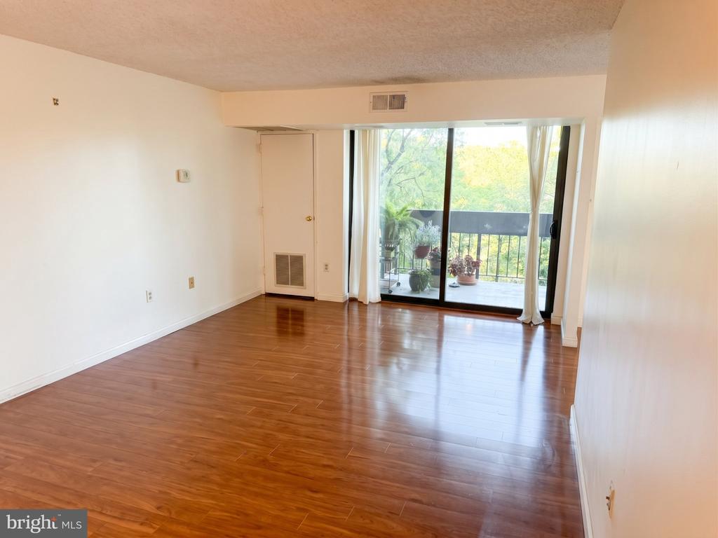 5300 Holmes Run Parkway Unit 307 Alexandria VA