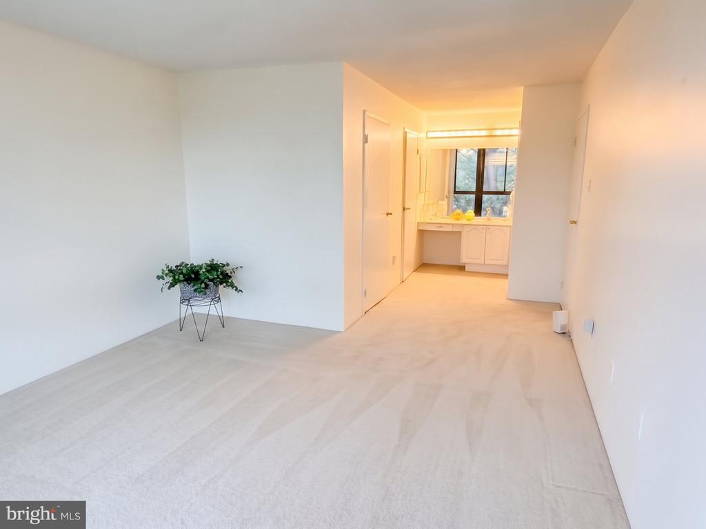 5300 HOLMES RUN PARKWAY Unit: 307